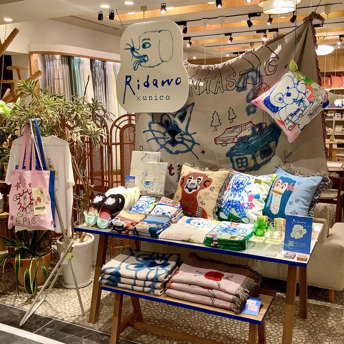 注目のコラボアイテム発売中！